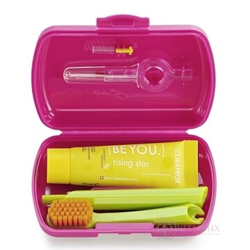 CURAPROX Travel set magenta (1x zubná kefka, 2x medzizubná kefka CPS, 1x zubná pasta 10 ml) 1x1 set obrázok